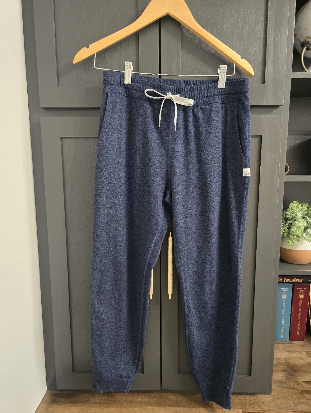Vuori Performance Joggers Navy Blue Drawstring Sweatpants Women’s Small